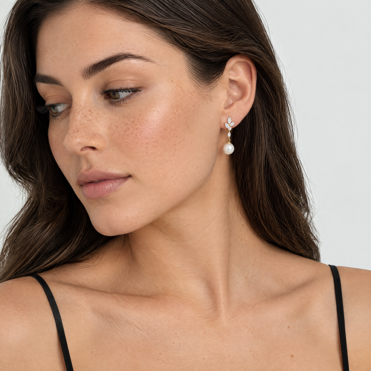 Vera Gold Pearl Drop Earrings