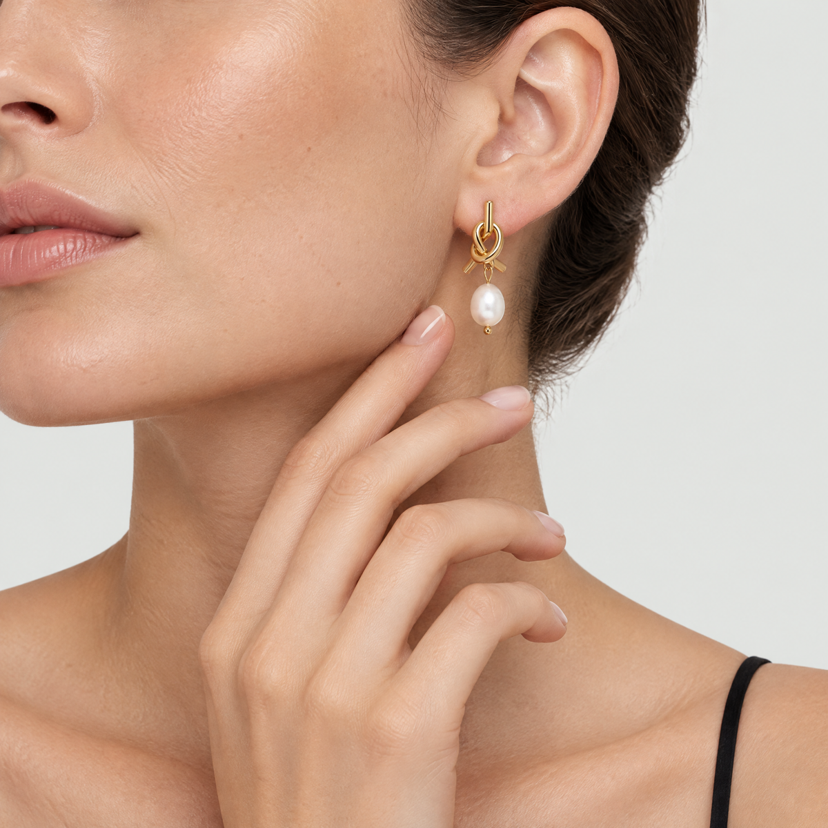 Aria Gold Pearl Earrings