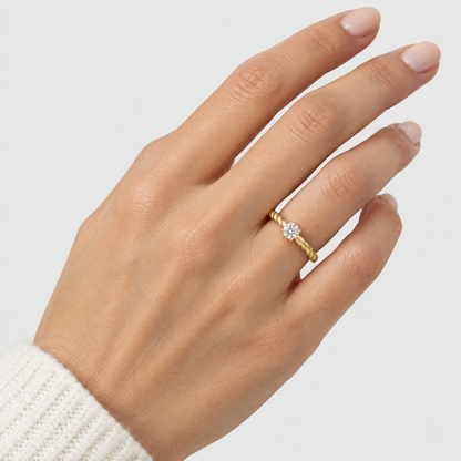 Como Twisted Crystal Ring